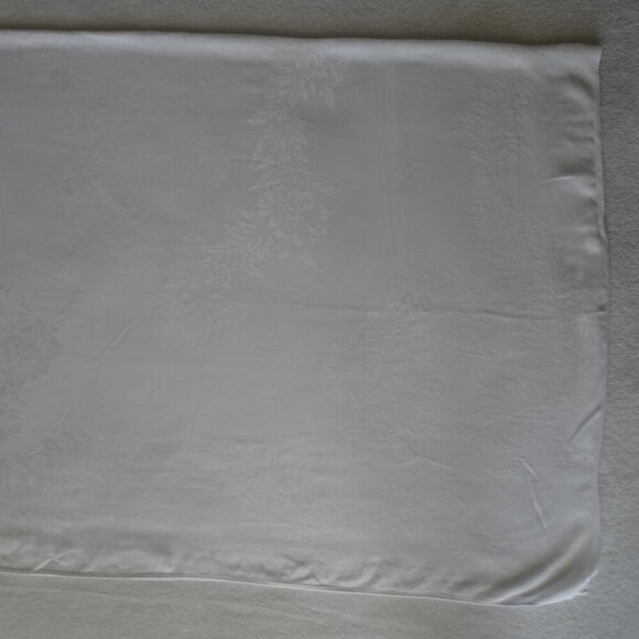 White Damask Linen Hemmed Selvage Tablecloth 68”x 50” Floral Vintage Rectangle - Picture 3 of 6